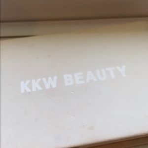 KKW Mrs. West eyeshadow pallete